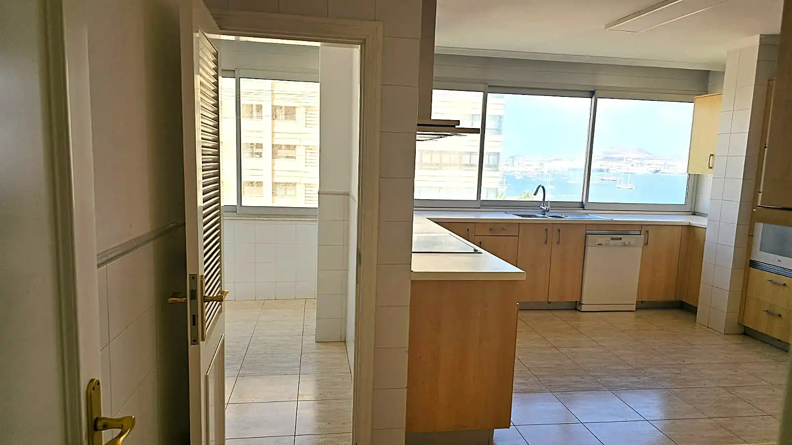 Cocina de Piso de alquiler en Las Palmas de Gran Canaria con Parquet, Horno y Lavadora