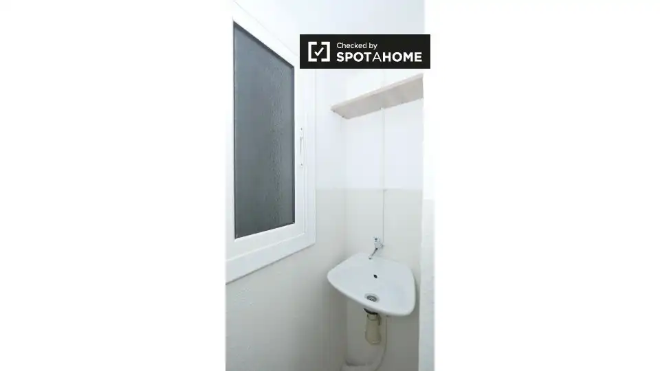 Room in Sant Pere, Sta. Caterina i la Ribera