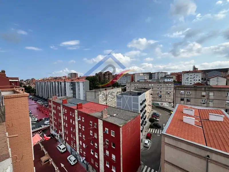 Flat for rent in Avenida de los Castros, Los Castros
