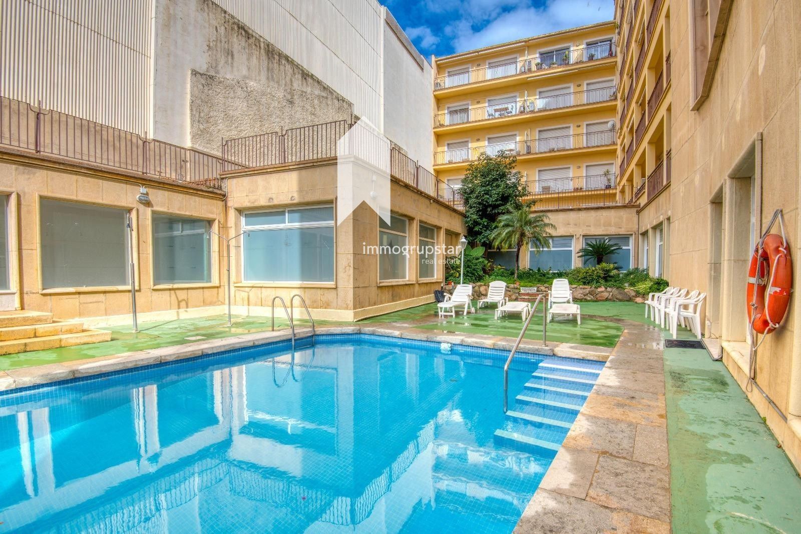 Swimming pool of Flat for sale in Sant Feliu de Guíxols  with Air Conditioner, Heating and Terrace
