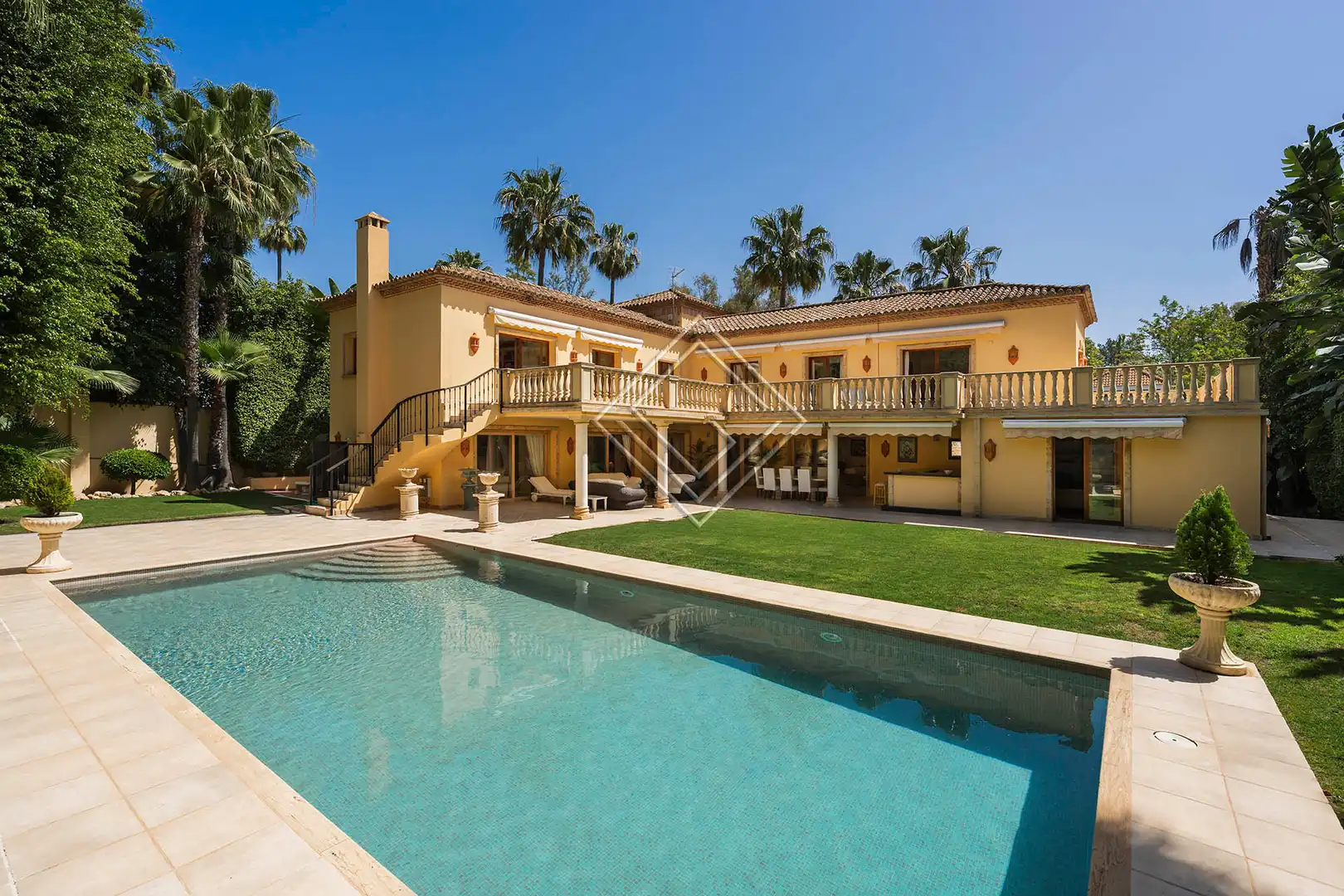 Chalet con piscina en venta en Nueva Andalucía