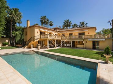 Xalet amb piscina en venda a Nueva Andalucía