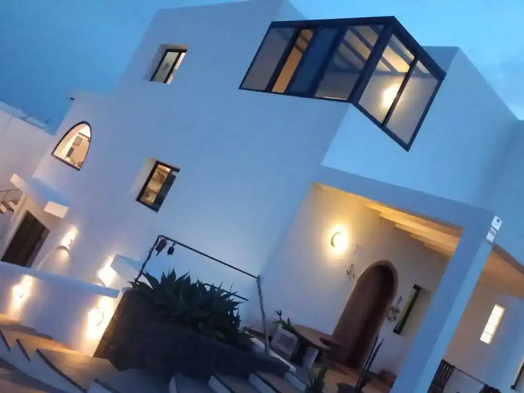 Vista exterior de Casa o xalet en venda en Yaiza amb Aire condicionat i Balcó