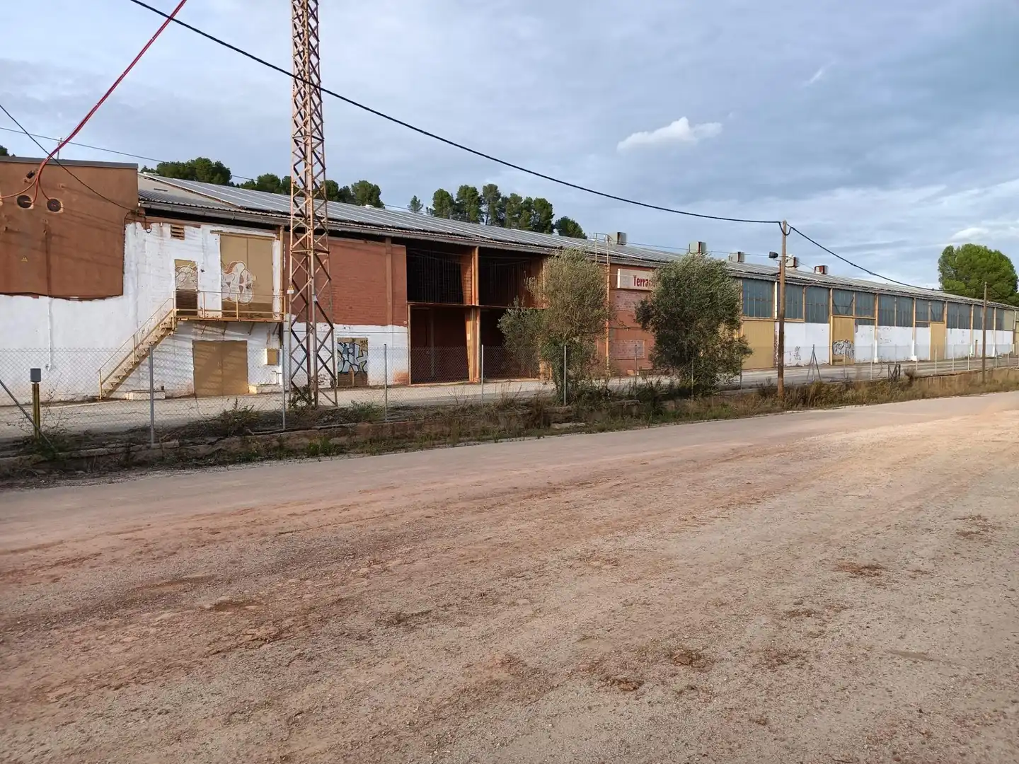 Vista exterior de Nau industrial de lloguer en Castellolí