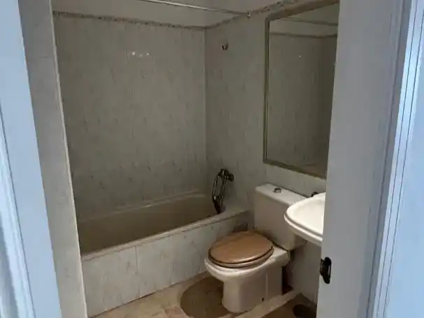 Baño de Piso de alquiler en El Rosario con Piscina y Balcón
