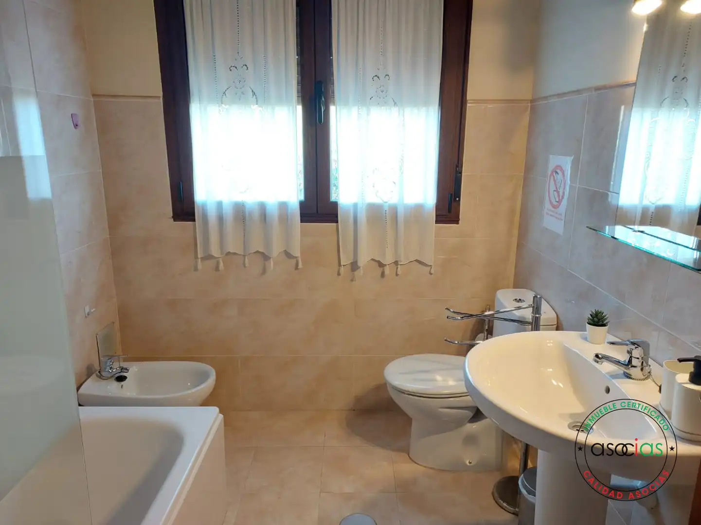 Bany de Casa o xalet en venda en Parres amb Calefacció, Jardí privat i Terrassa