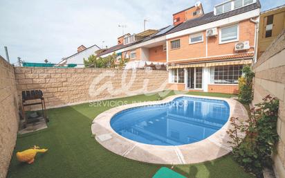Swimming pool of Single-family semi-detached for sale in Valdemoro  with Air Conditioner, Terrace and Swimming Pool