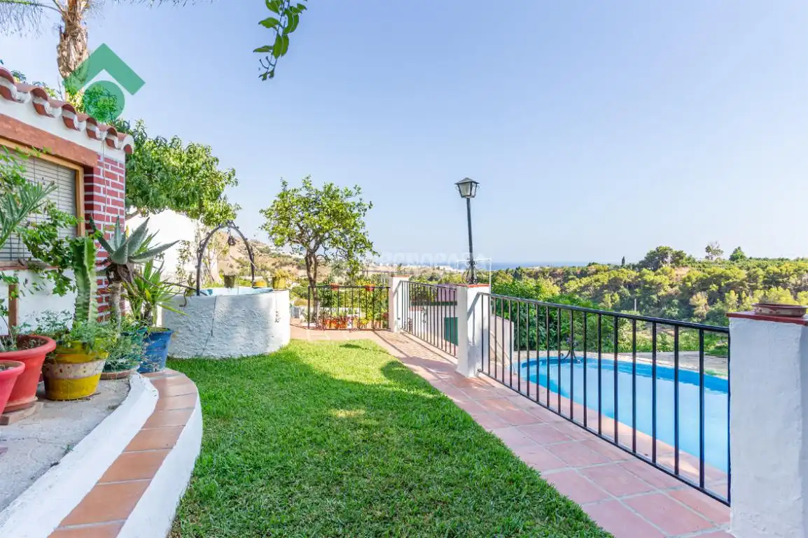 Jardí de Finca rústica en venda en Nerja amb Jardí privat, Terrassa i Piscina