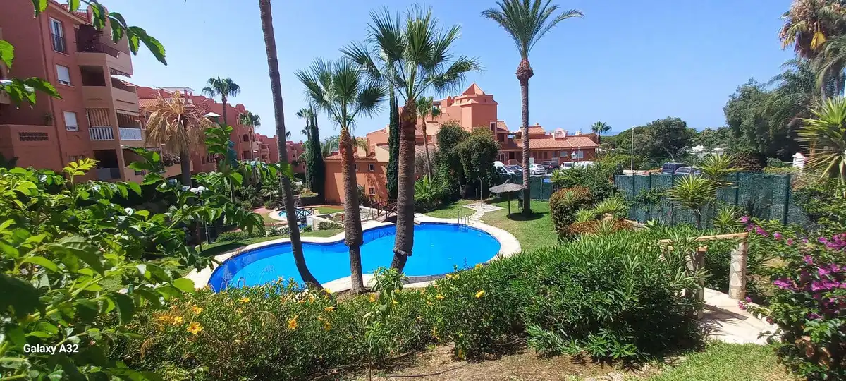Vista exterior de Planta baixa en venda en Marbella amb Aire condicionat, Calefacció i Terrassa