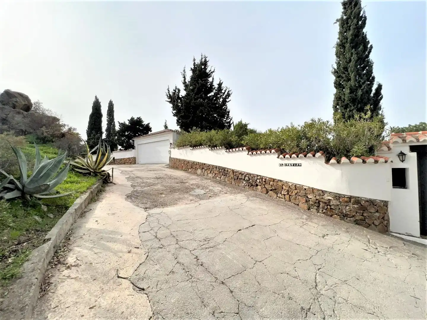 Vista exterior de Finca rústica en venda en Mijas amb Piscina