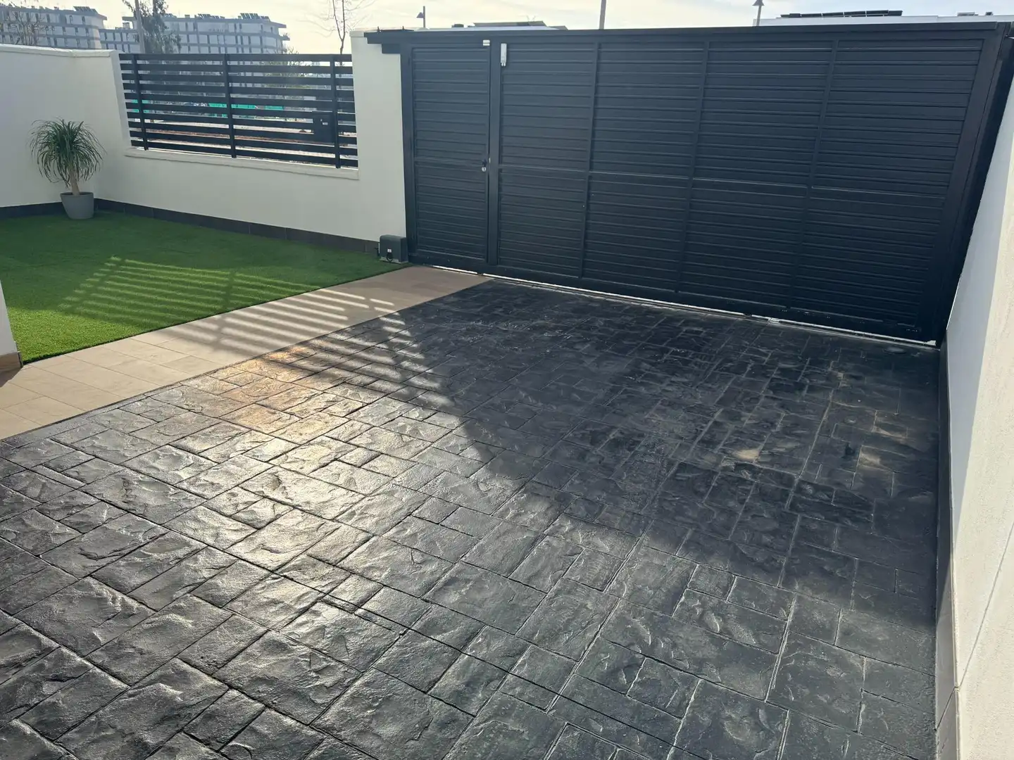 Terrassa de Casa adosada en venda en Dos Hermanas amb Aire condicionat, Calefacció i Jardí privat