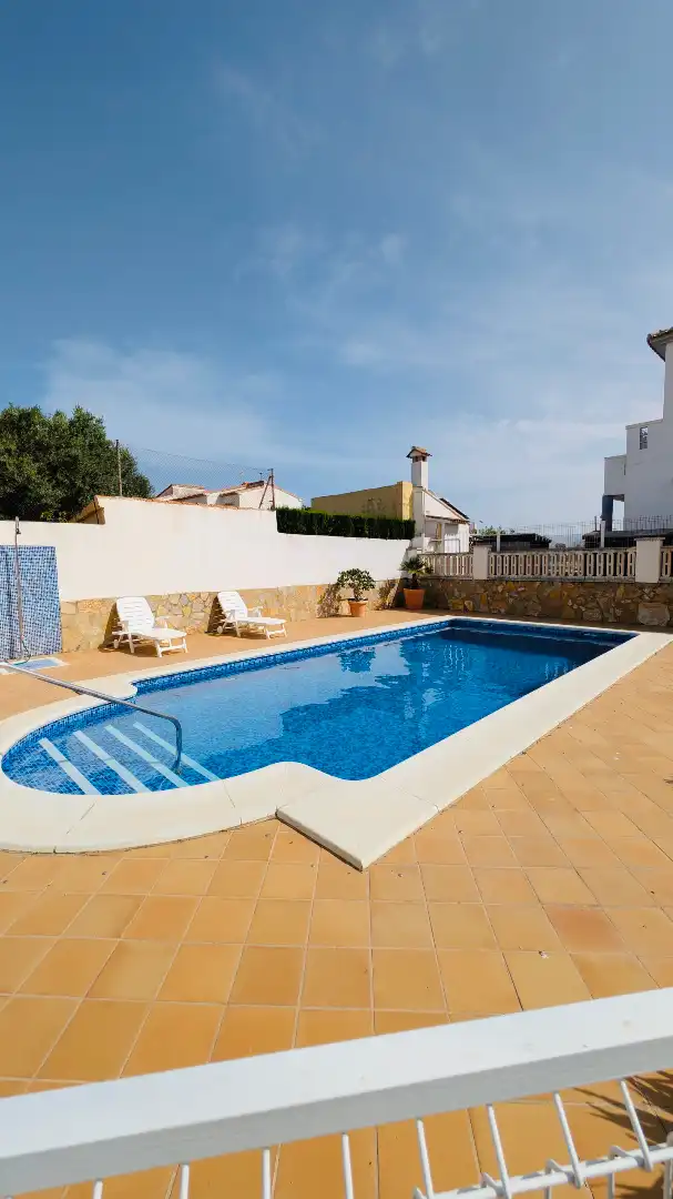 Piscina de Casa o xalet en venda en Oliva amb Aire condicionat, Calefacció i Jardí privat