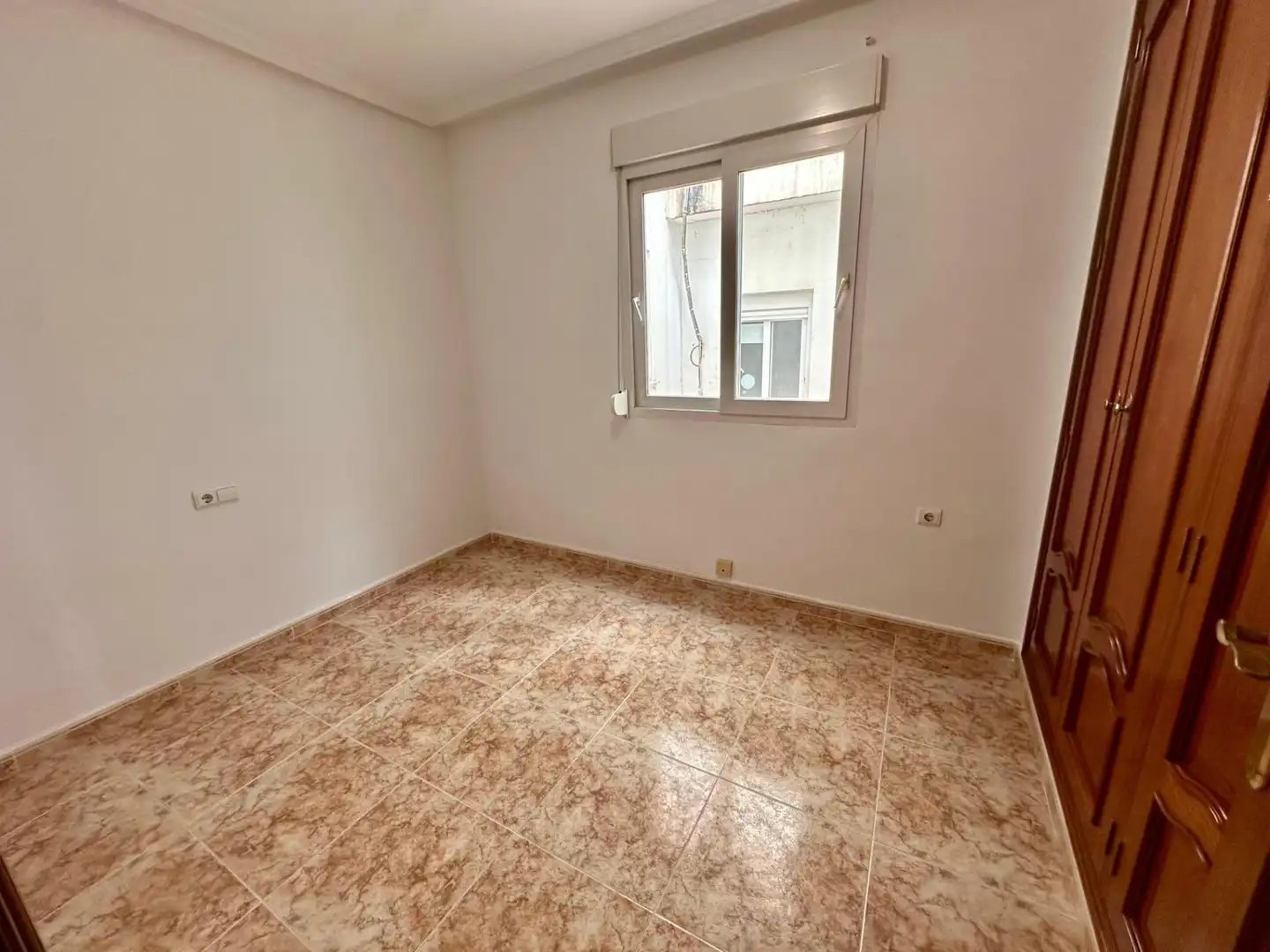Habitación de Apartamento en venta en Torrevieja con Aire acondicionado, Jardín privado y Amueblado