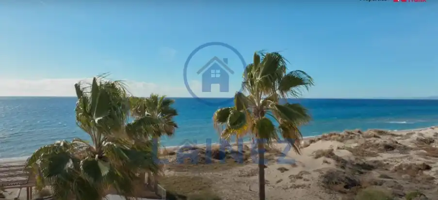 Vista exterior de Casa o xalet en venda en Marbella amb Aire condicionat, Jardí privat i Traster