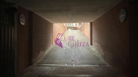 Oportunidad única en Durango! Garaje de 9 m en la calle ALLUITZ, ideal para tu vehículo. Contáctanos y asegura tu plaza ya!