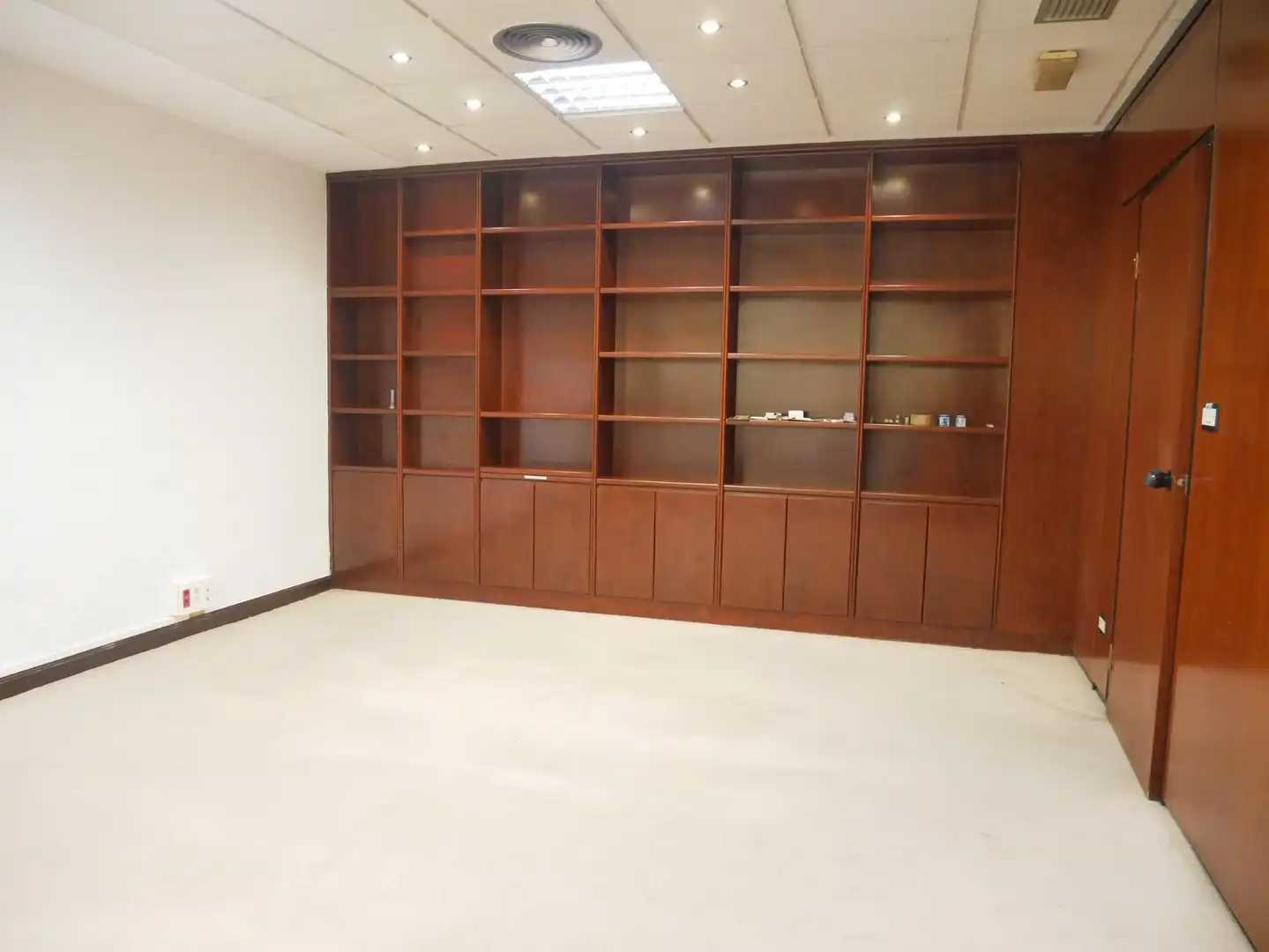Büro zur Miete in Basauri  mit Klimaanlage und Heizung