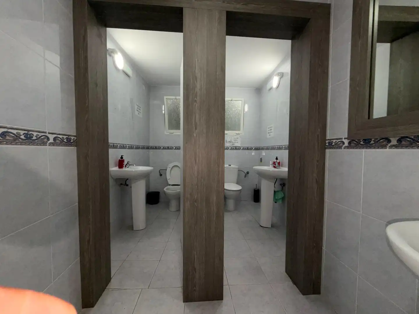 Bathroom of Commercial properties for rent in Churriana de la Vega