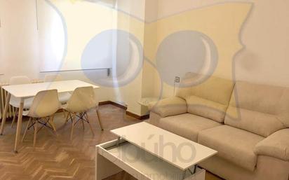 Living room of Flat for sale in Salamanca Capital  with Balcony