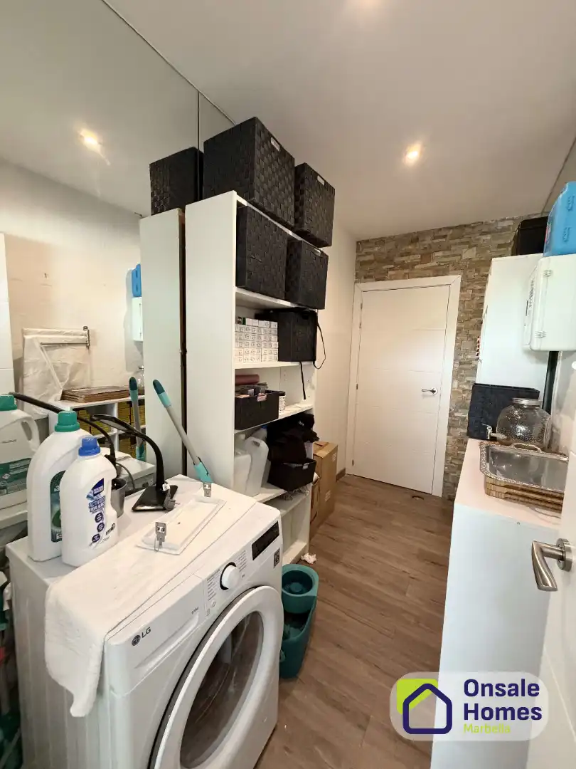 Commercial properties for transfer in Marbella  with Air Conditioner and Alarm