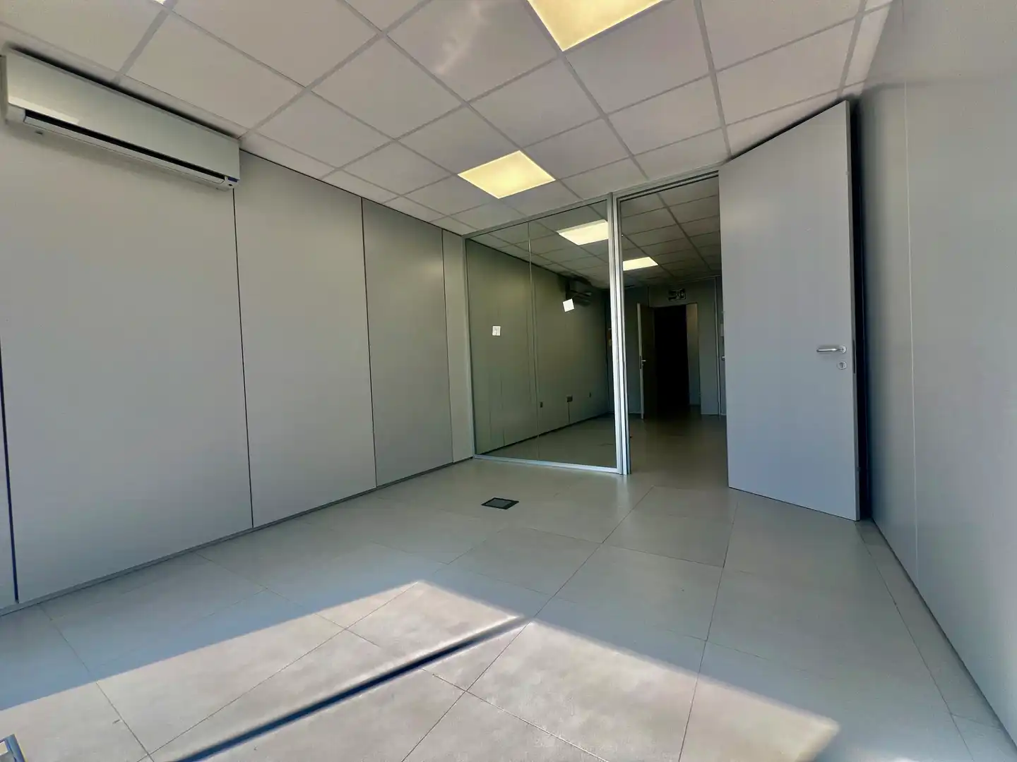 Office for rent in Castelldefels  with Air Conditioner, Heating and Alarm