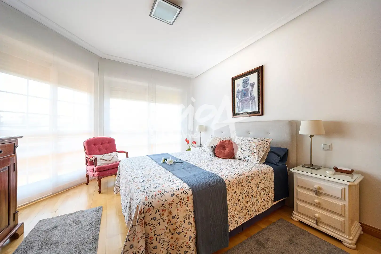 Schlafzimmer von Dachboden zum Verkauf in Majadahonda mit Heizung, Terrasse und Abstellraum