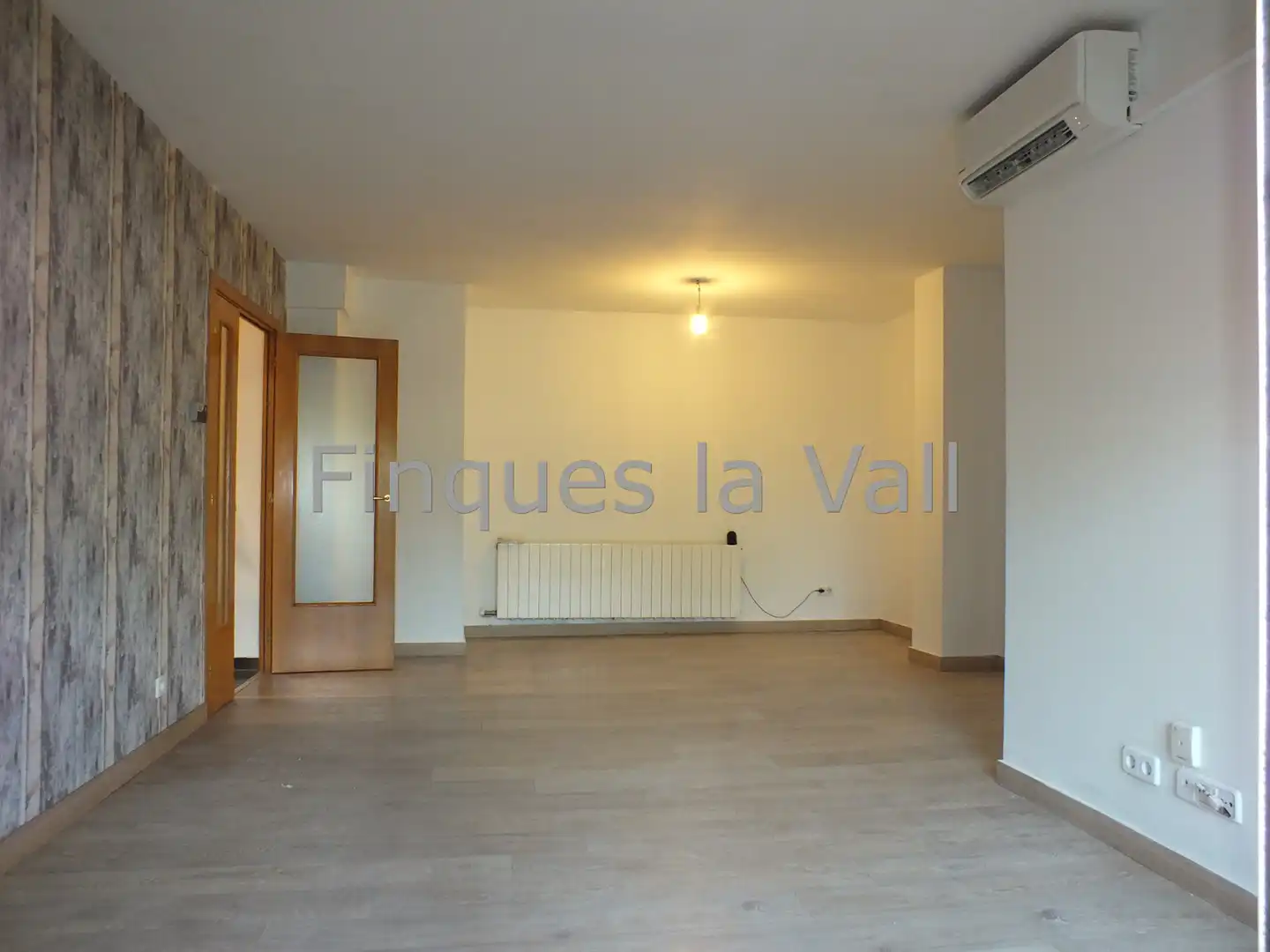 Sala d'estar de Pis en venda en Vic amb Calefacció, Terrassa i Forn