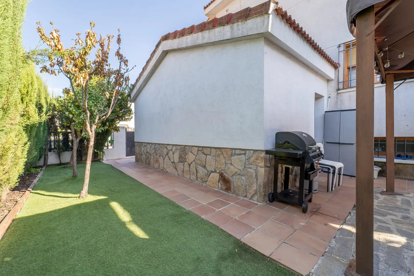 Casa aparellada amb piscina en venda a Calle del Enebro 26, imagen 9