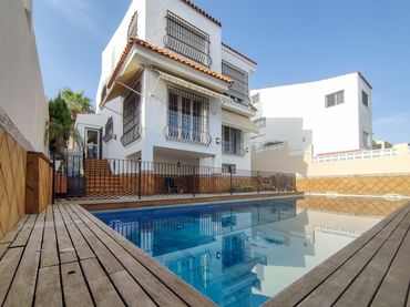 Casa con piscina en venta en Calle Sacramento 15