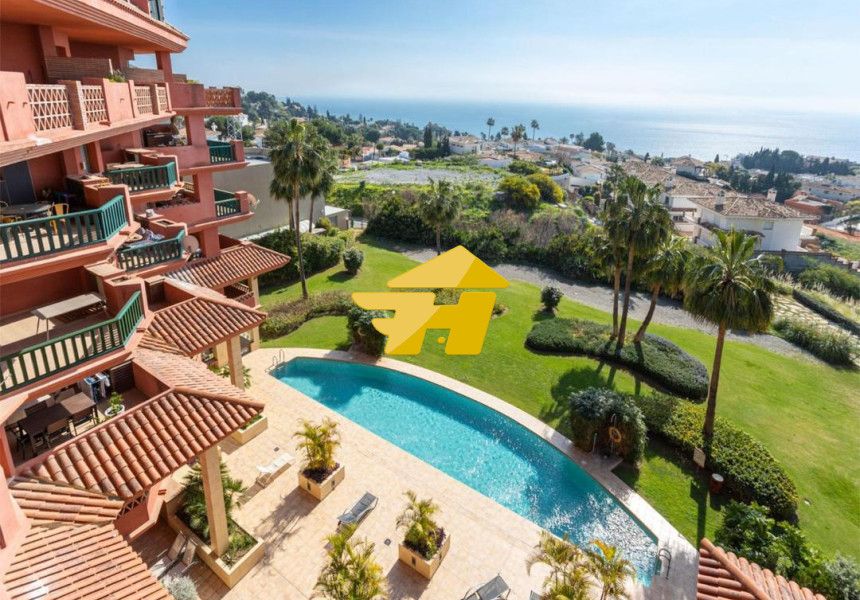 Exterior view of Duplex for sale in Benalmádena  with Air Conditioner, Private garden and Swimming Pool