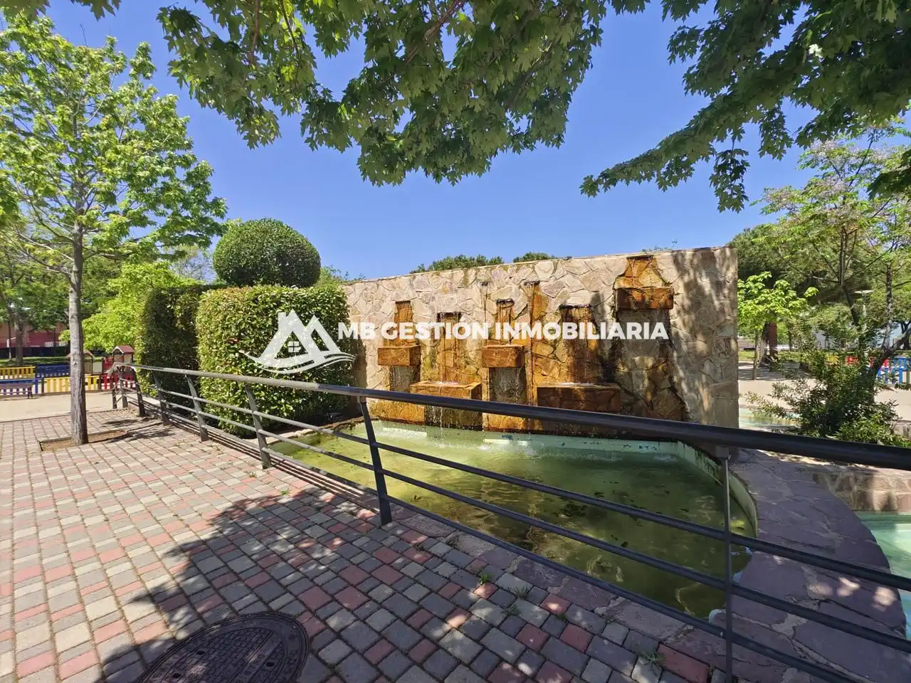 Vista exterior de Piso en venta en Fuenlabrada con Aire acondicionado, Calefacción y Jardín privado