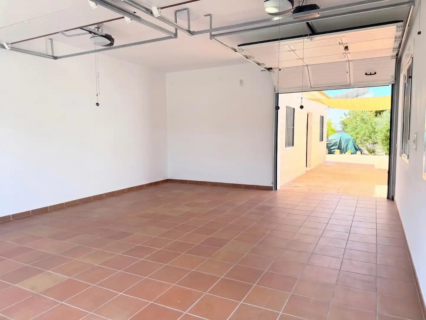 Houses for sale in Hinojos  with Air Conditioner, Heating and Private garden