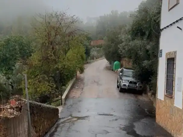 Vista exterior de Casa adosada en venda en Segura de la Sierra amb Aire condicionat, Traster i Moblat