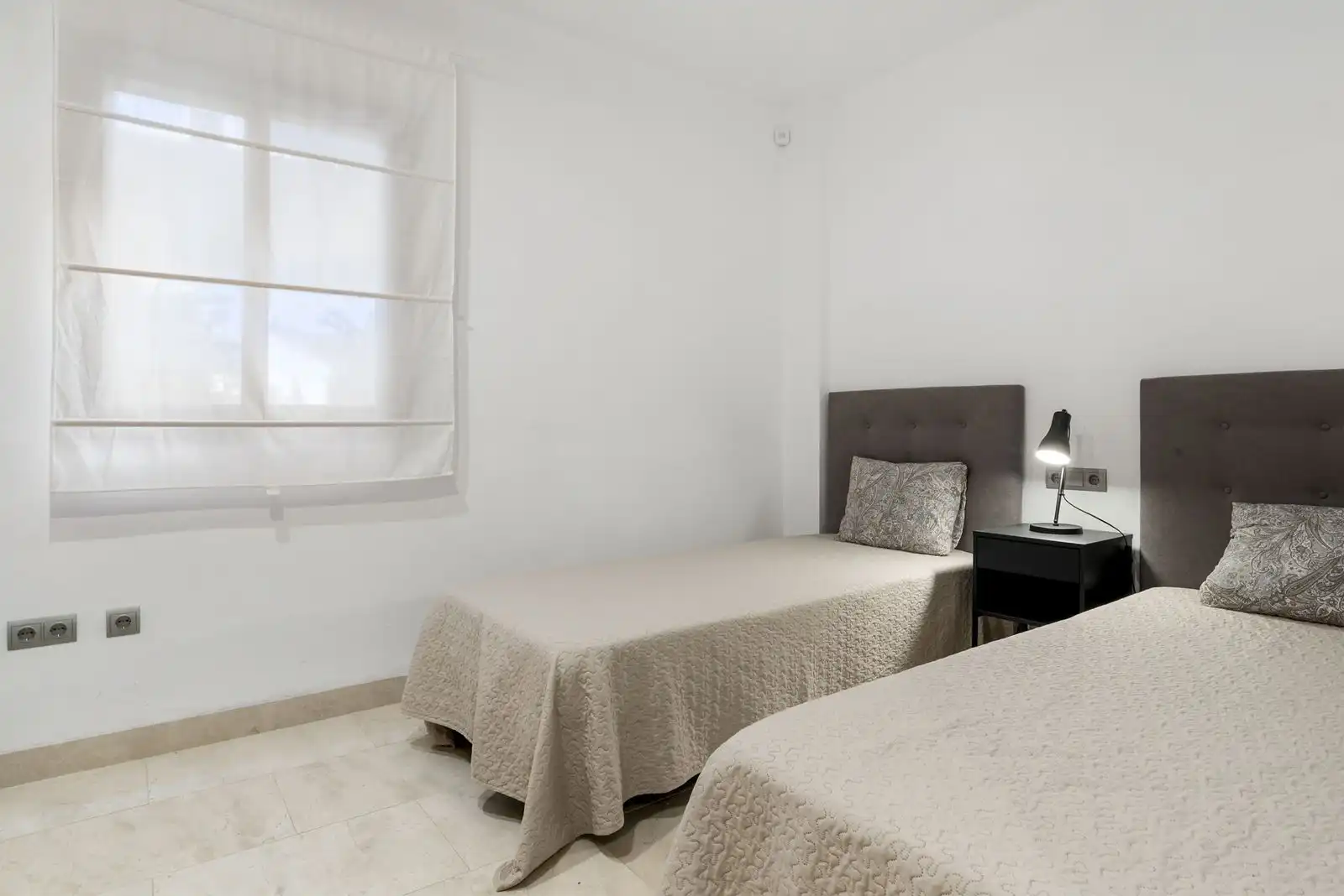 Bedroom of Apartments for sale in Benahavís  with Air Conditioner, Terrace and Storage room