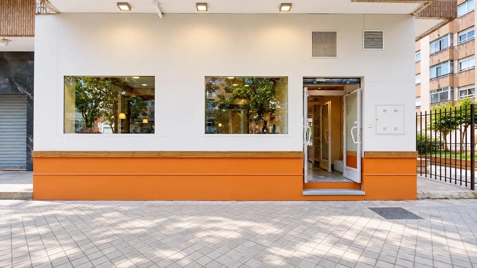 Vista exterior de Local en venta en Granada con Aire acondicionado y Amueblado