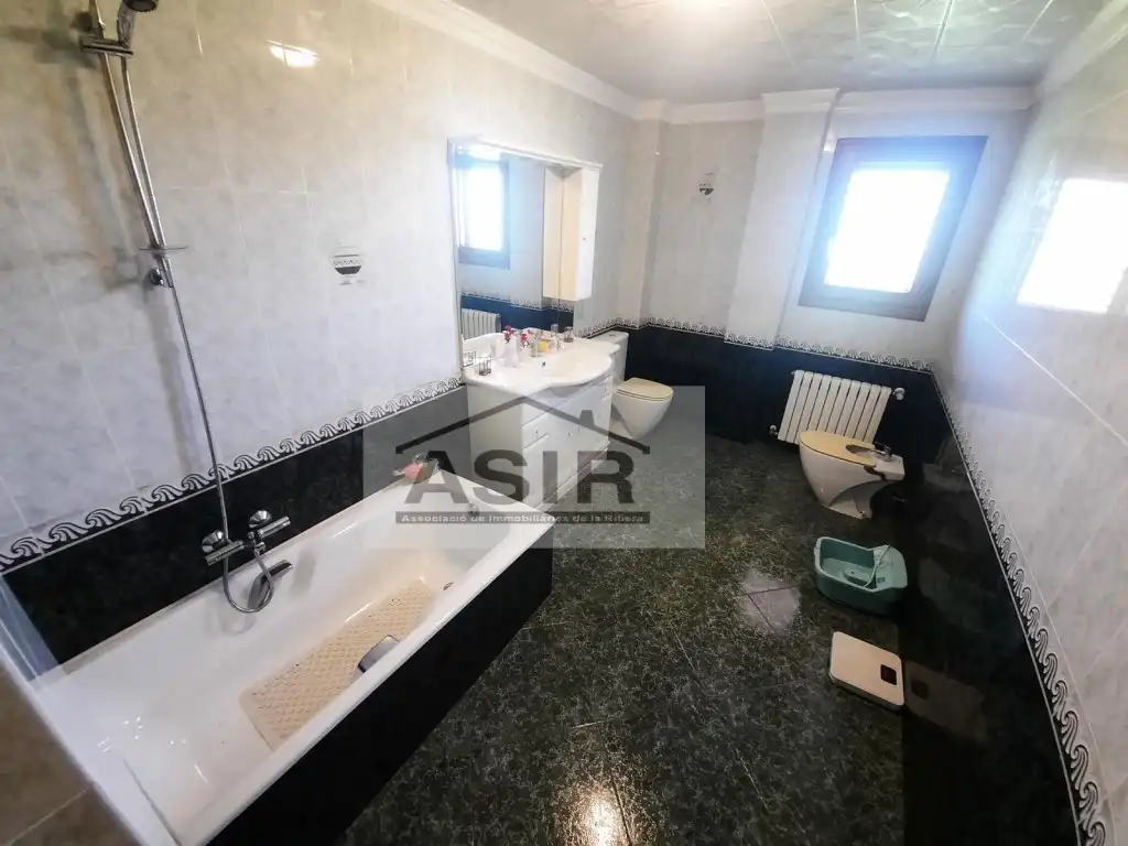Bany de Casa o xalet en venda en Albalat de la Ribera amb Aire condicionat, Calefacció i Jardí privat