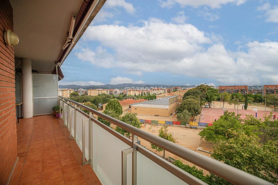 Vista exterior de Pis en venda en Ripollet amb Aire condicionat, Calefacció i Terrassa