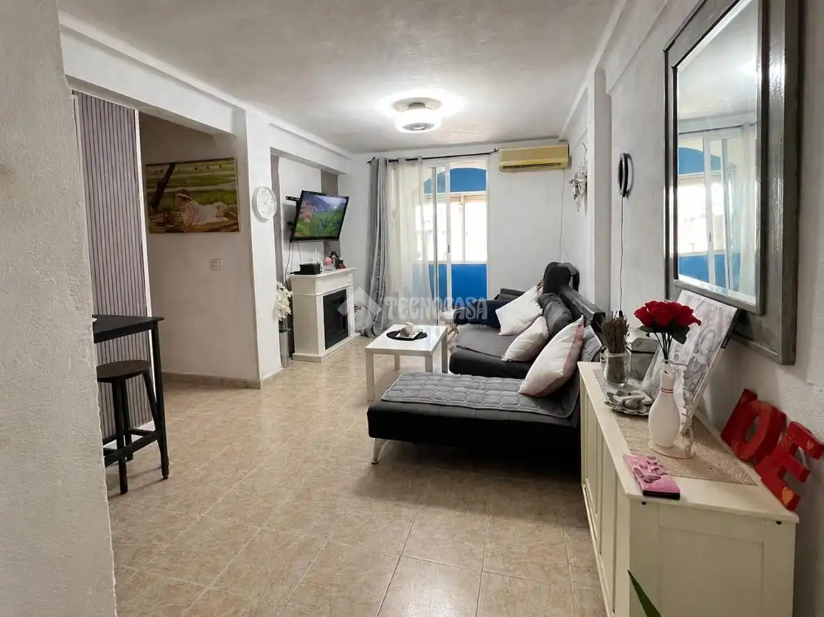 Sala d'estar de Pis en venda en Dos Hermanas amb Aire condicionat