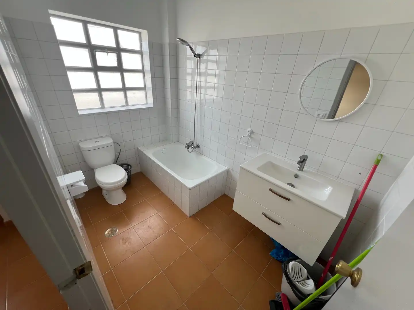 Badezimmer von Fabrikhallen zur Miete in A Coruña Capital 