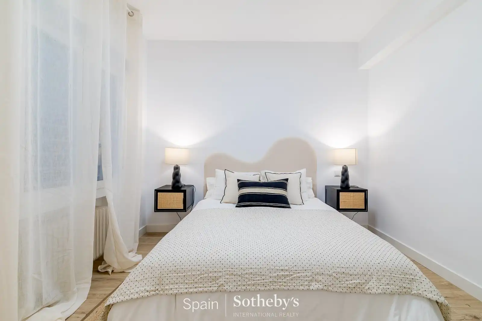 Dormitori de Apartament de lloguer en Madrid amb Aire condicionat, Calefacció i Terrassa