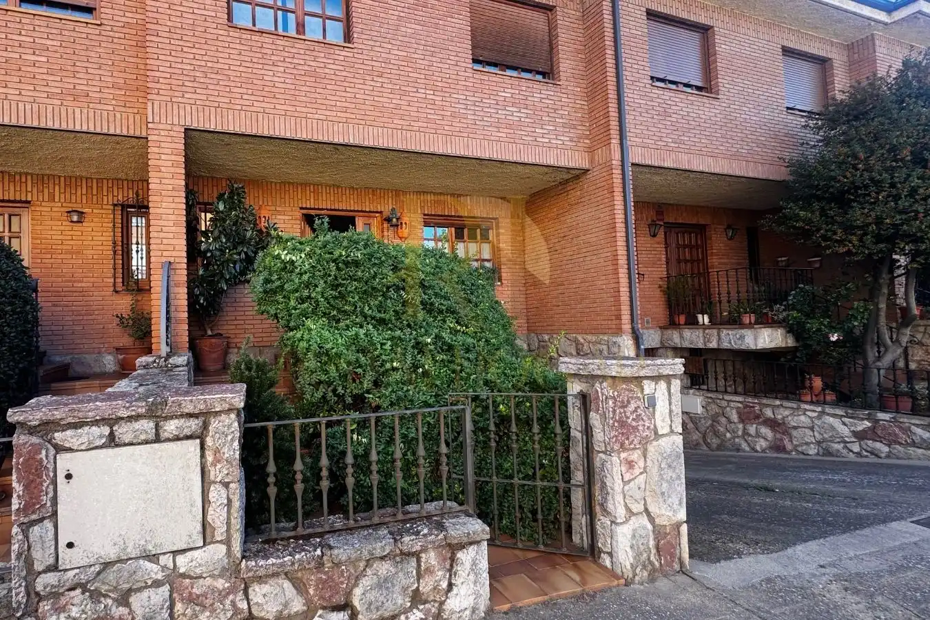 Adosado con piscina en venta en Calle El Ebro, imagen 2