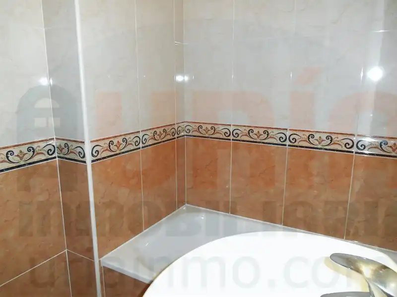 Badezimmer von Wohnung zur Miete in Oviedo  mit Heizung, Abstellraum und Ofen