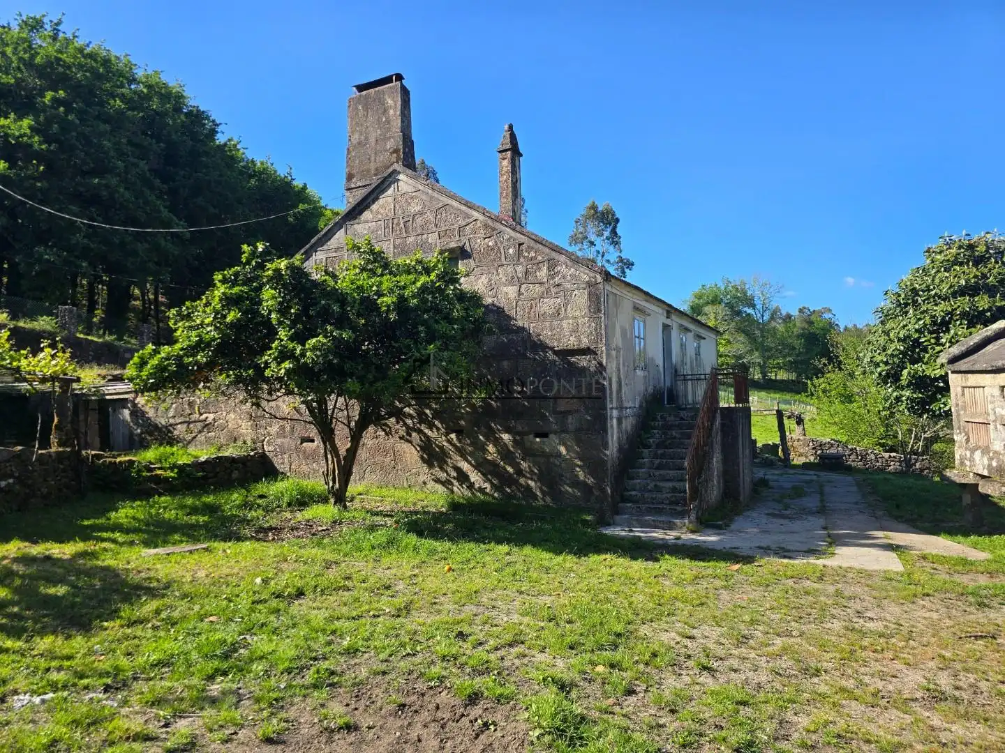 Vista exterior de Casa o xalet en venda en Pontevedra Capital  amb Jardí privat