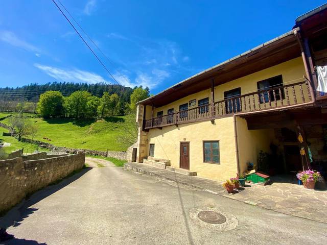 Casa-chalet en Venta en  Poblado Selores en Cabuérniga