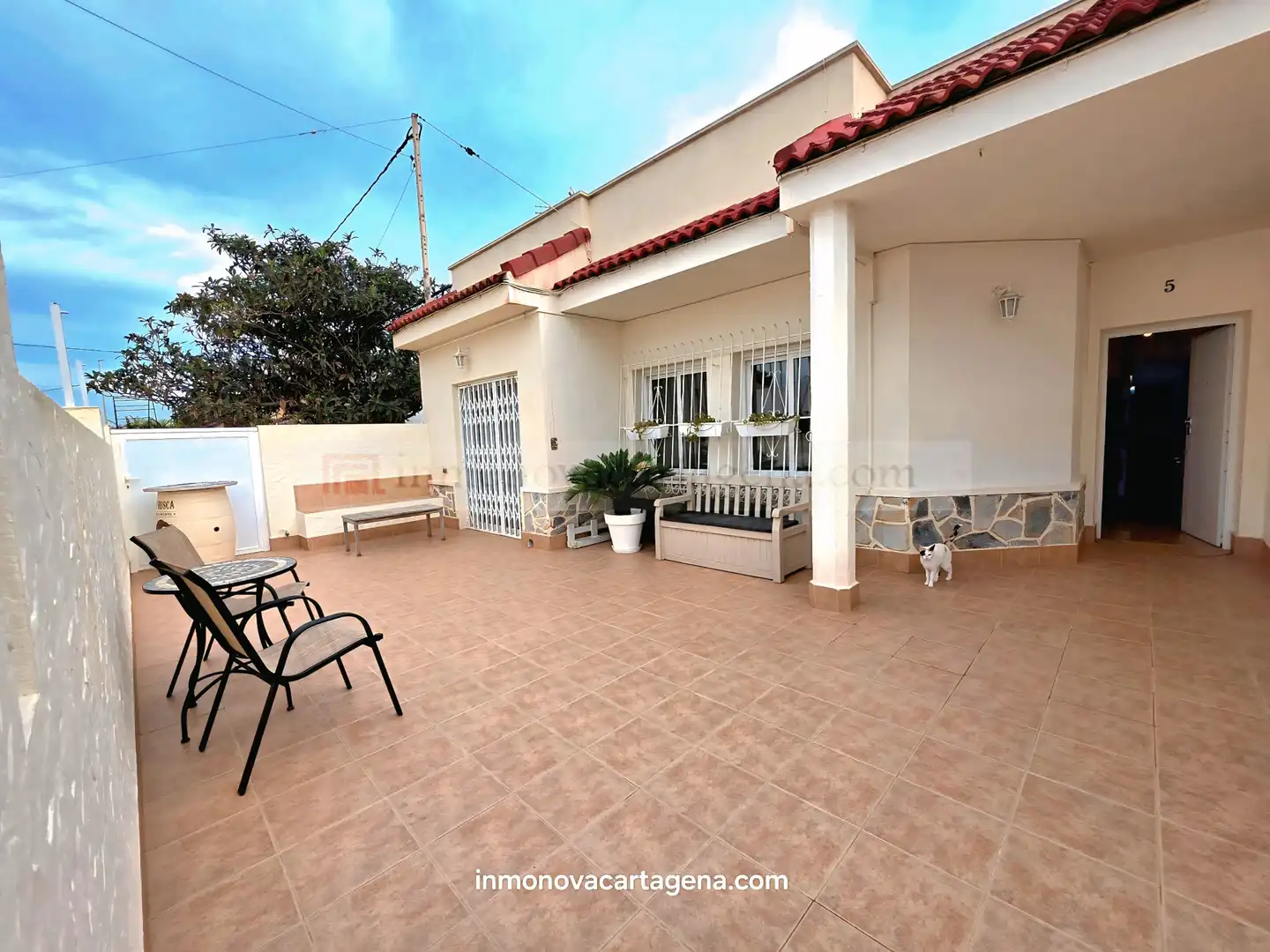 Vista exterior de Casa o chalet en venta en Cartagena con Amueblado