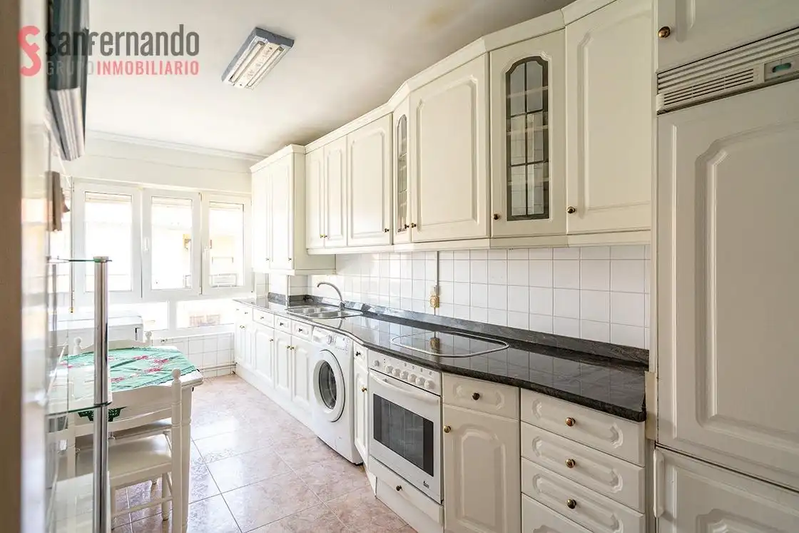 Piso con ascensor en venta en Calle Calle Agustín Riancho, imagen 6