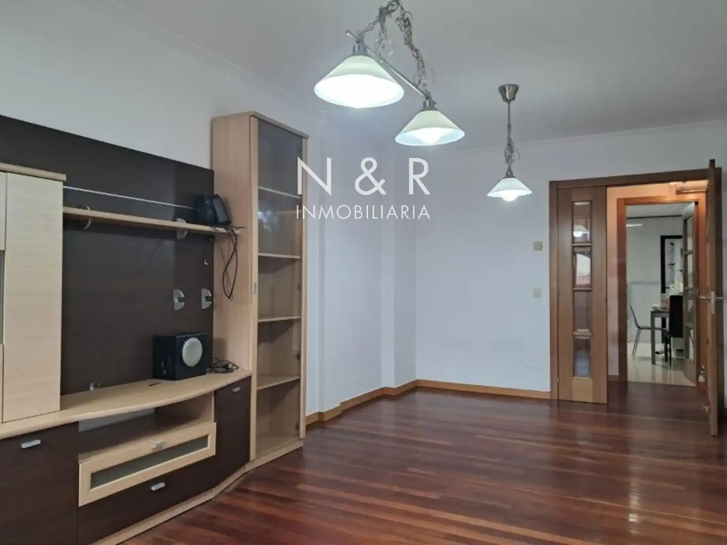 Wohnzimmer von Dachboden zum Verkauf in Ames mit Klimaanlage, Heizung und Terrasse