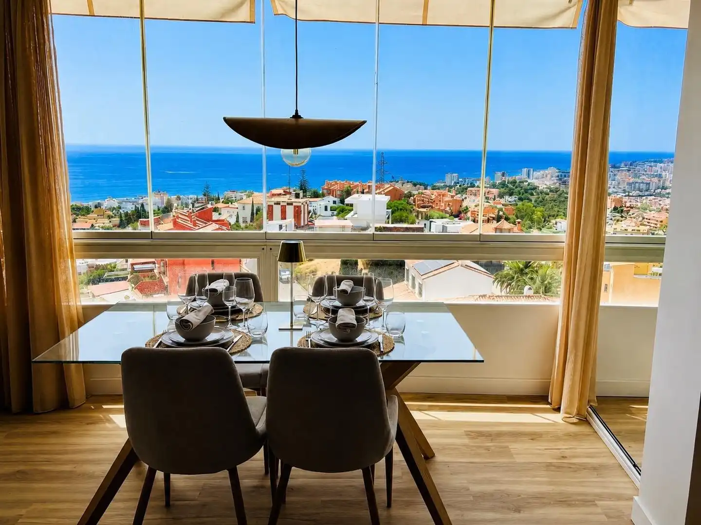Menjador de Apartament en venda en Fuengirola amb Aire condicionat, Calefacció i Terrassa