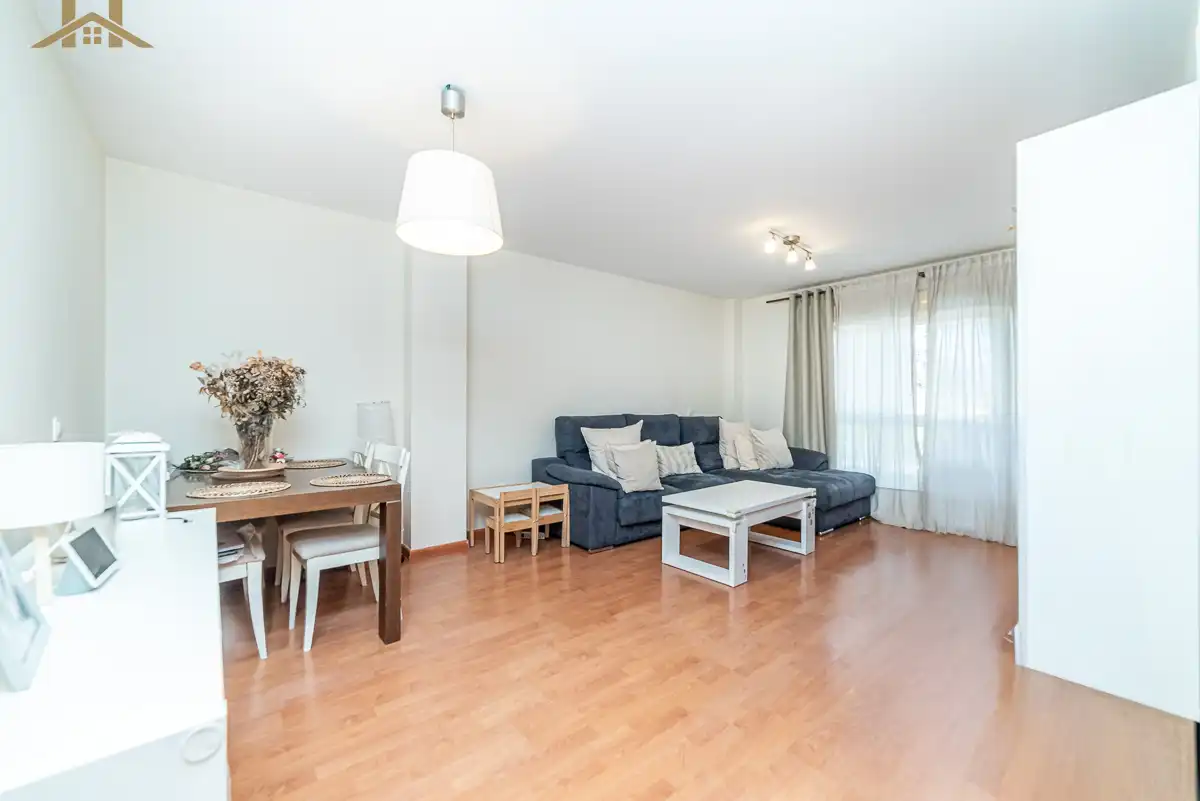 Sala de estar de Planta baja en venta en Arroyomolinos (Madrid) con Aire acondicionado, Calefacción y Jardín privado