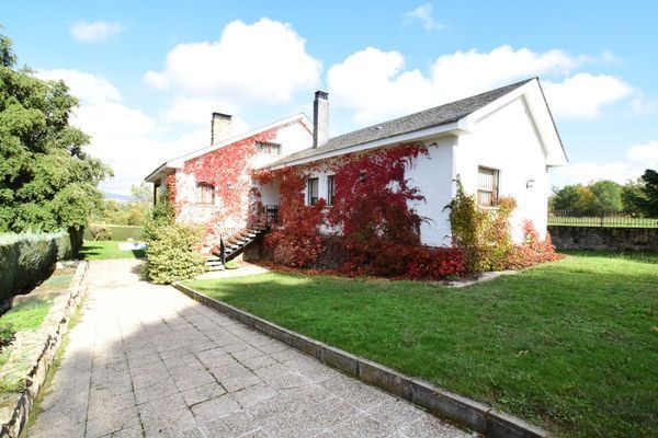 Vista exterior de Casa o xalet en venda en Soto del Real amb Calefacció, Jardí privat i Terrassa