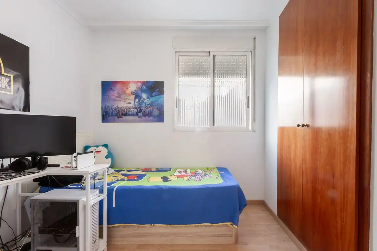 Habitación de Ático en venta en Mislata con Aire acondicionado, Calefacción y Jardín privado
